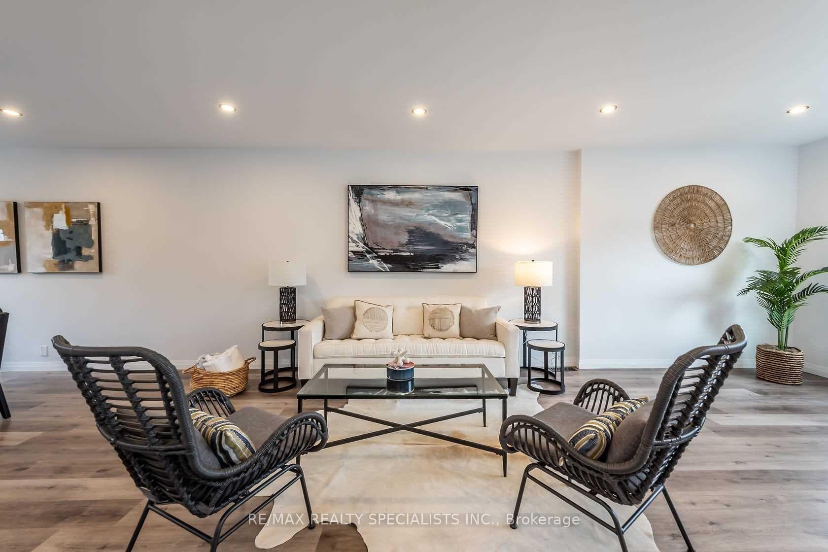 256 Ottawa Street photo 4