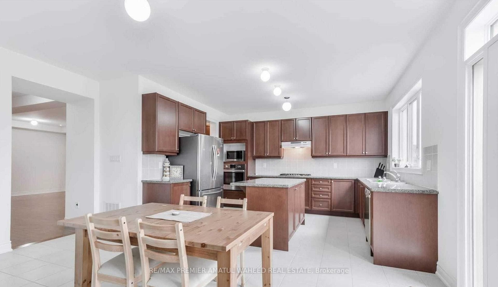 596 Mactier Drive photo 13