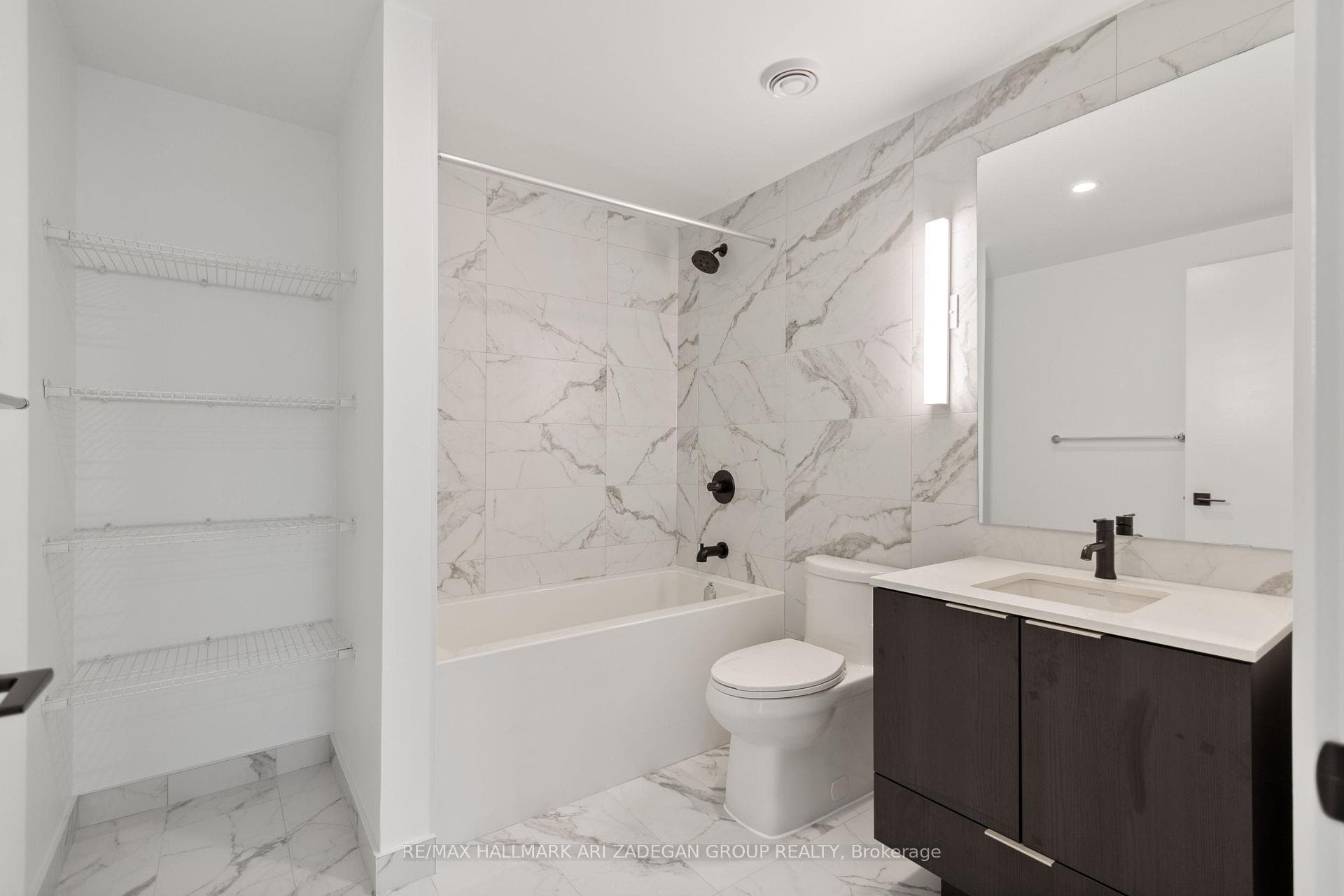 327 King Street Unit 4606 photo 23