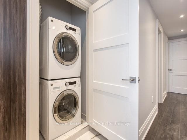 989 Avenue Road Unit Main photo 13