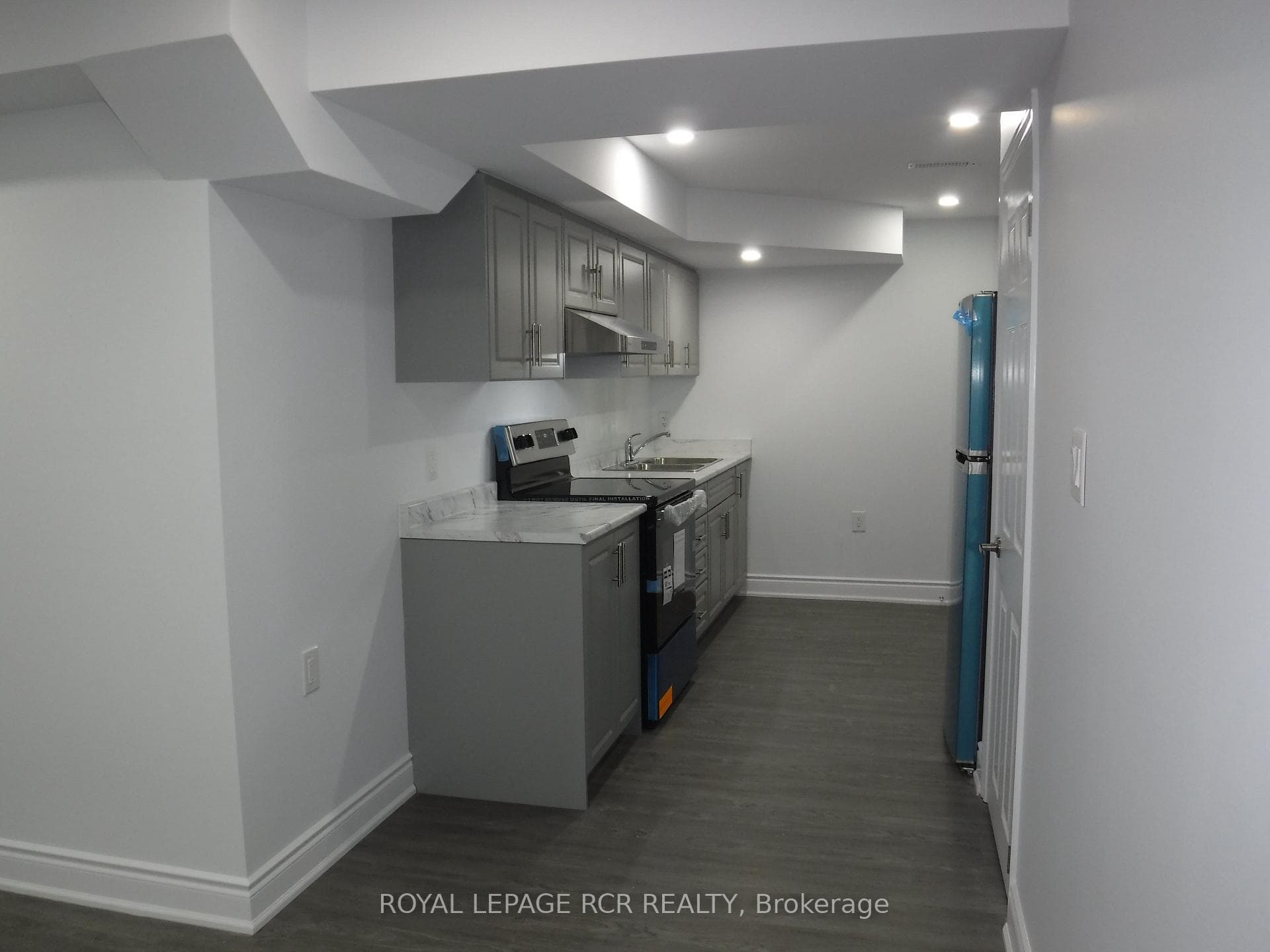 24 Carleton Trail Unit Lower photo 7