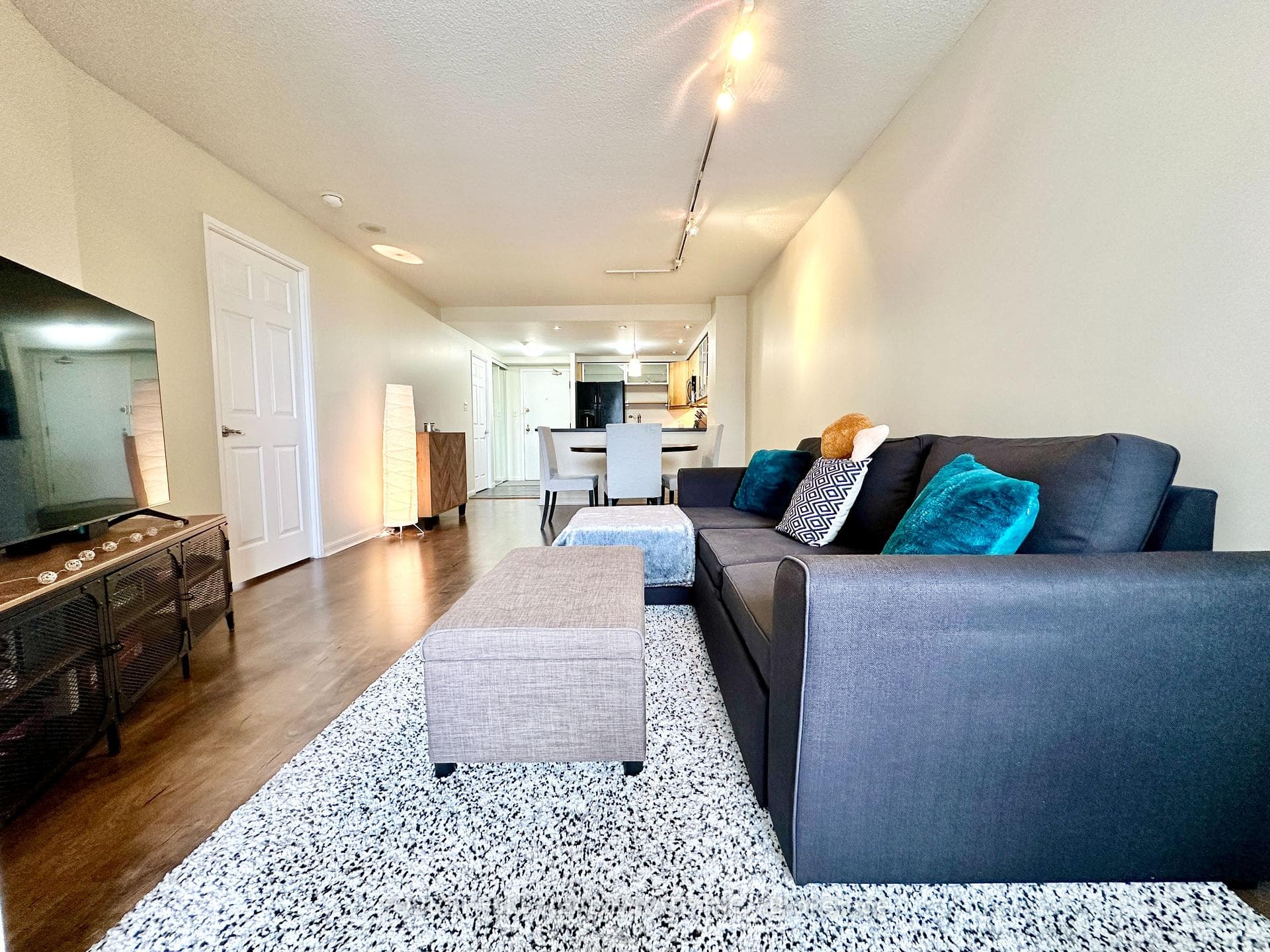 24 Wellesley Street Unit 1612 photo 10