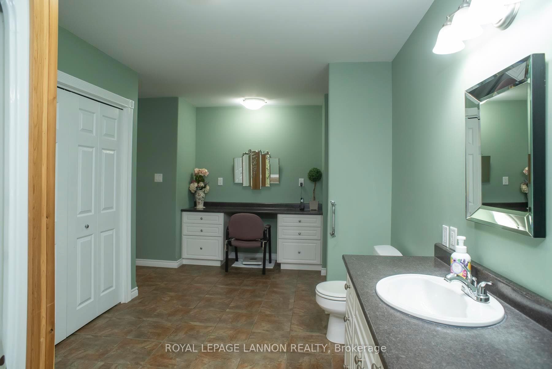 161 East Avenue photo 42