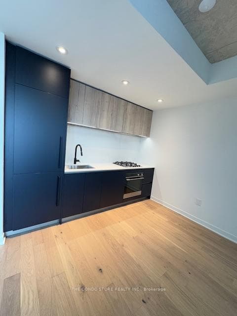 2625 Dundas Street Unit 707 photo 1
