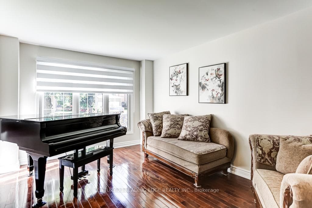 12 MARCUS Crescent photo 6