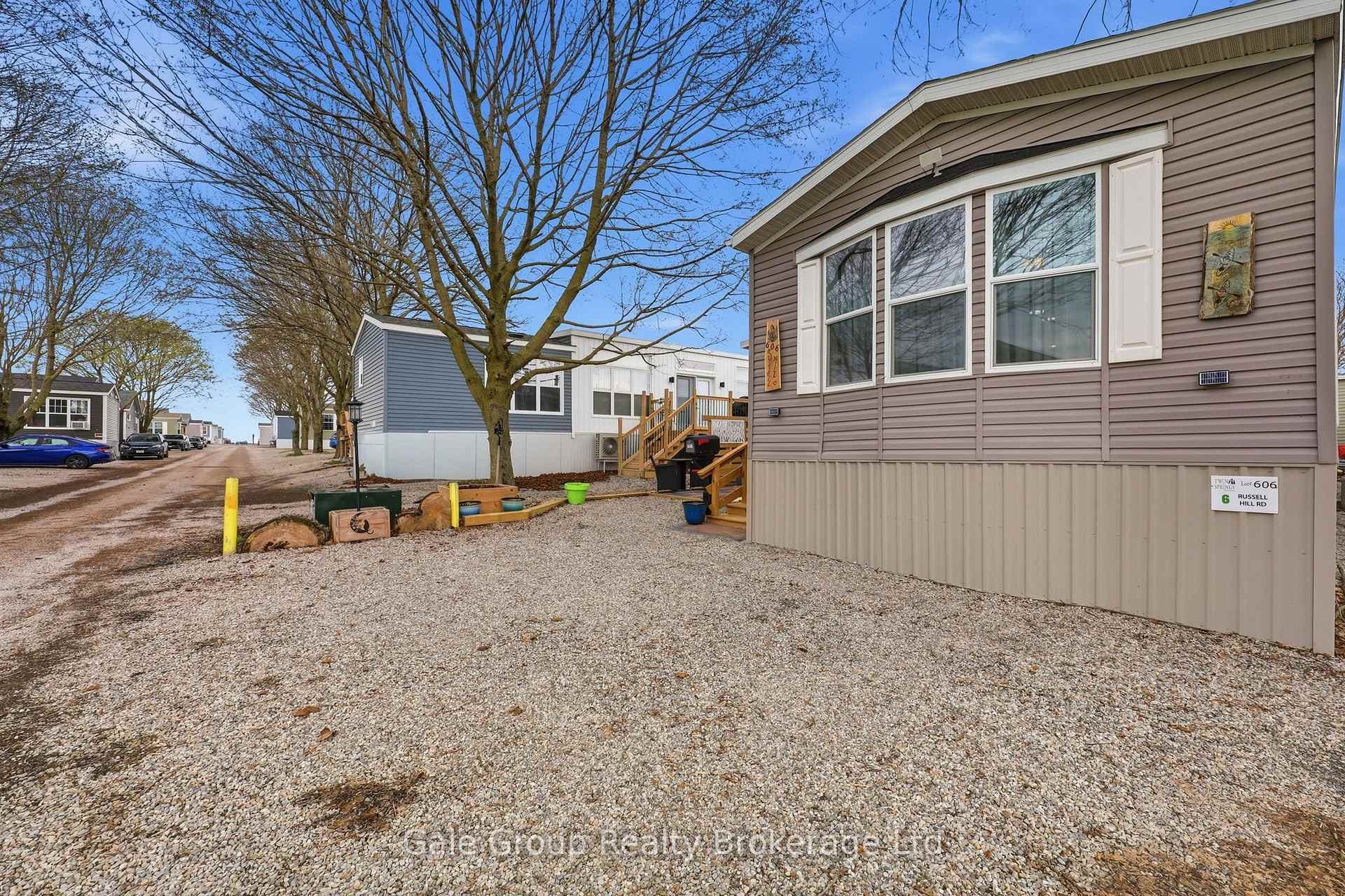 99 Fourth Conc Road Unit 606 photo 3