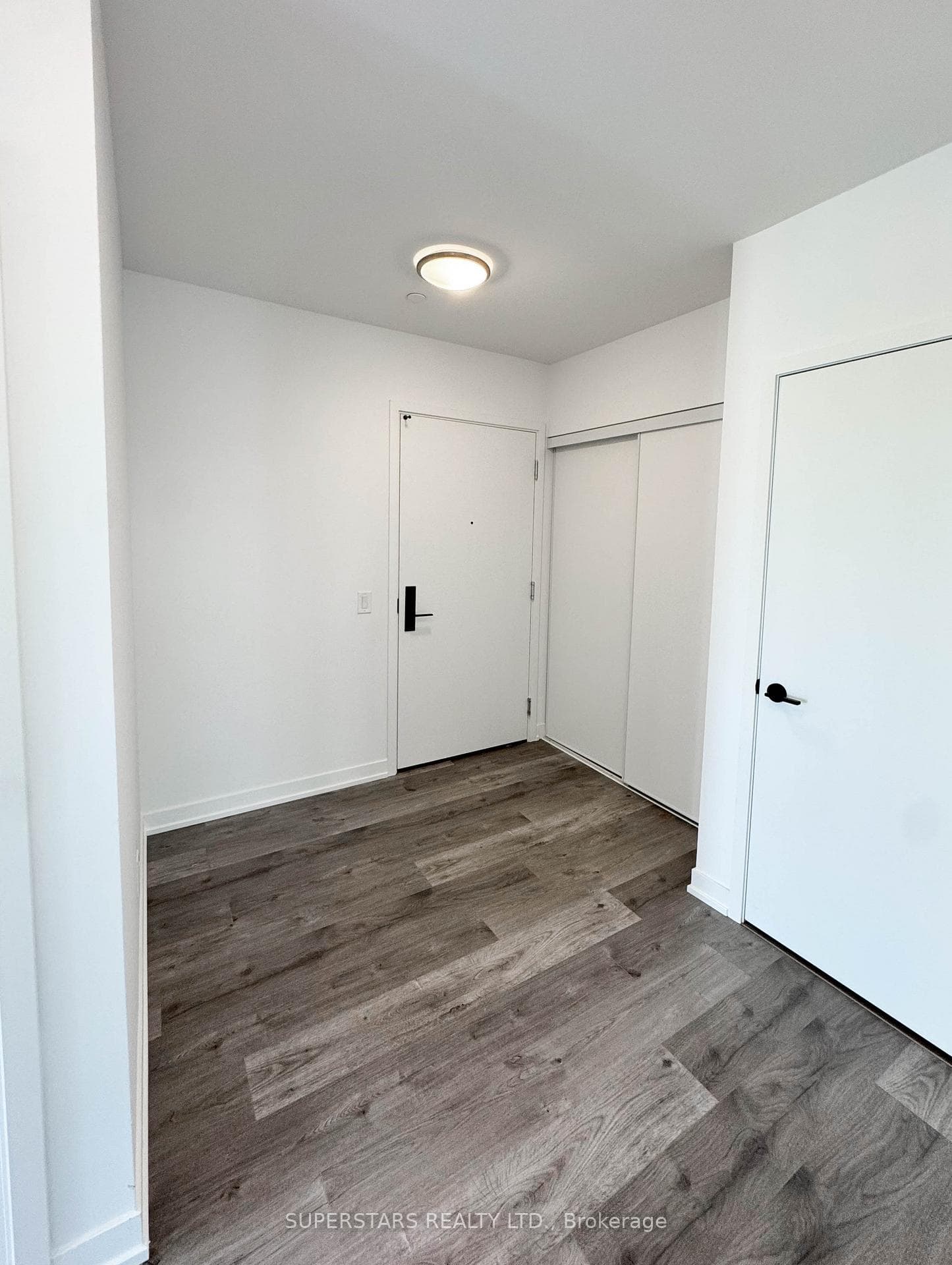 285 Dufferin Street Unit 1304 photo 17