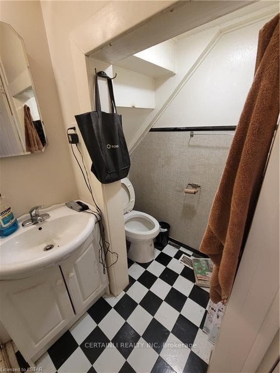 150 RECTORY Street photo 32