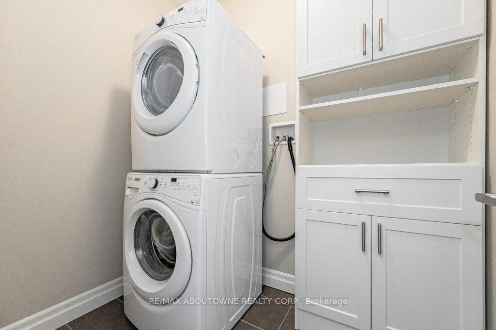 160 Macdonell Street Unit 1608 photo 12