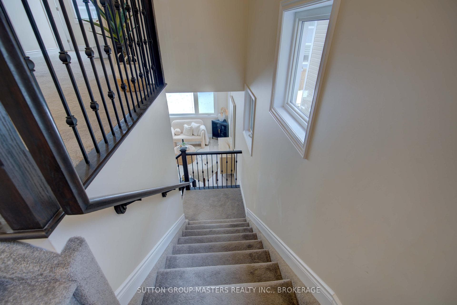 528 Beth Crescent photo 32