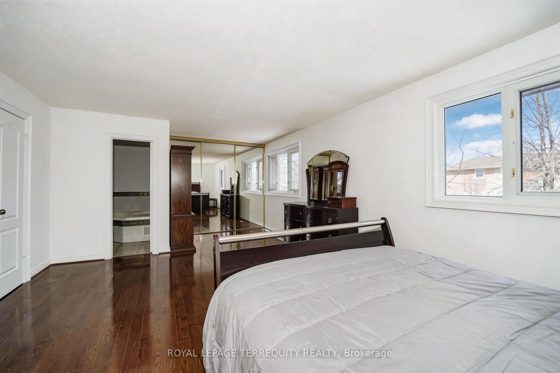 51 Chiefswood Square Unit Upper photo 25