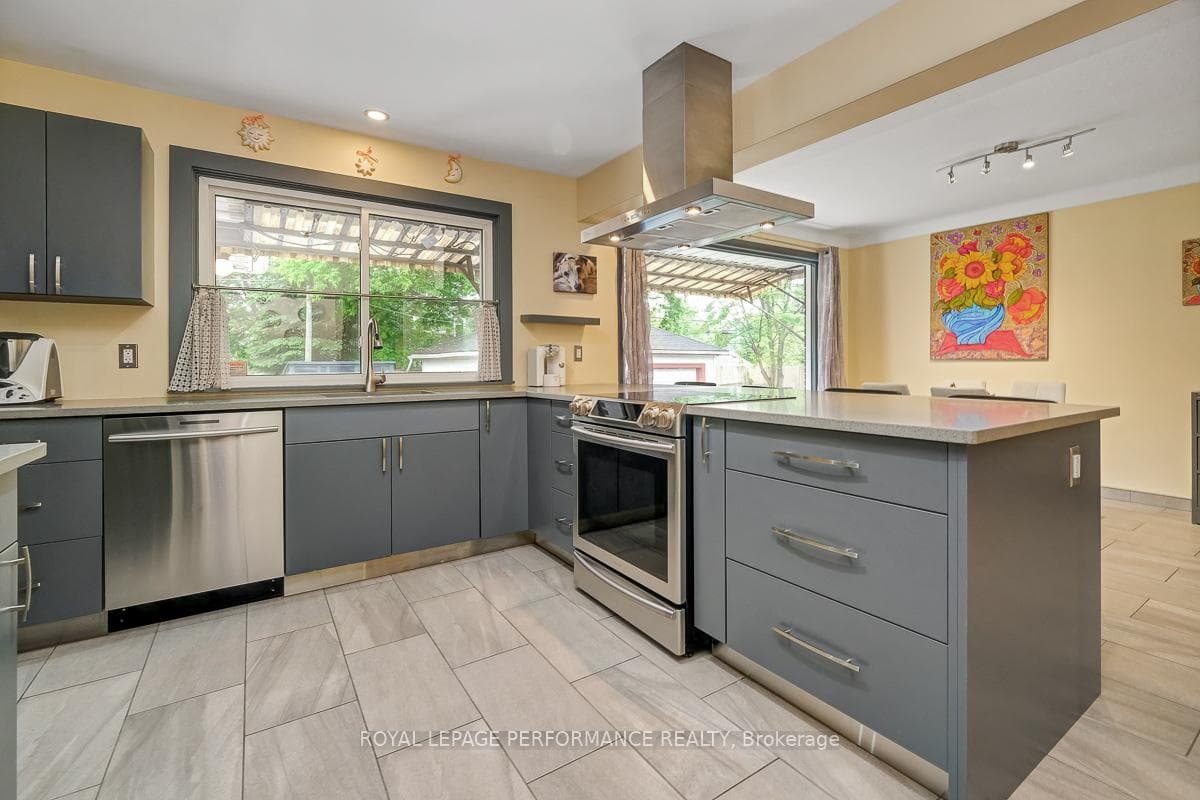 102 Donald Street photo 14
