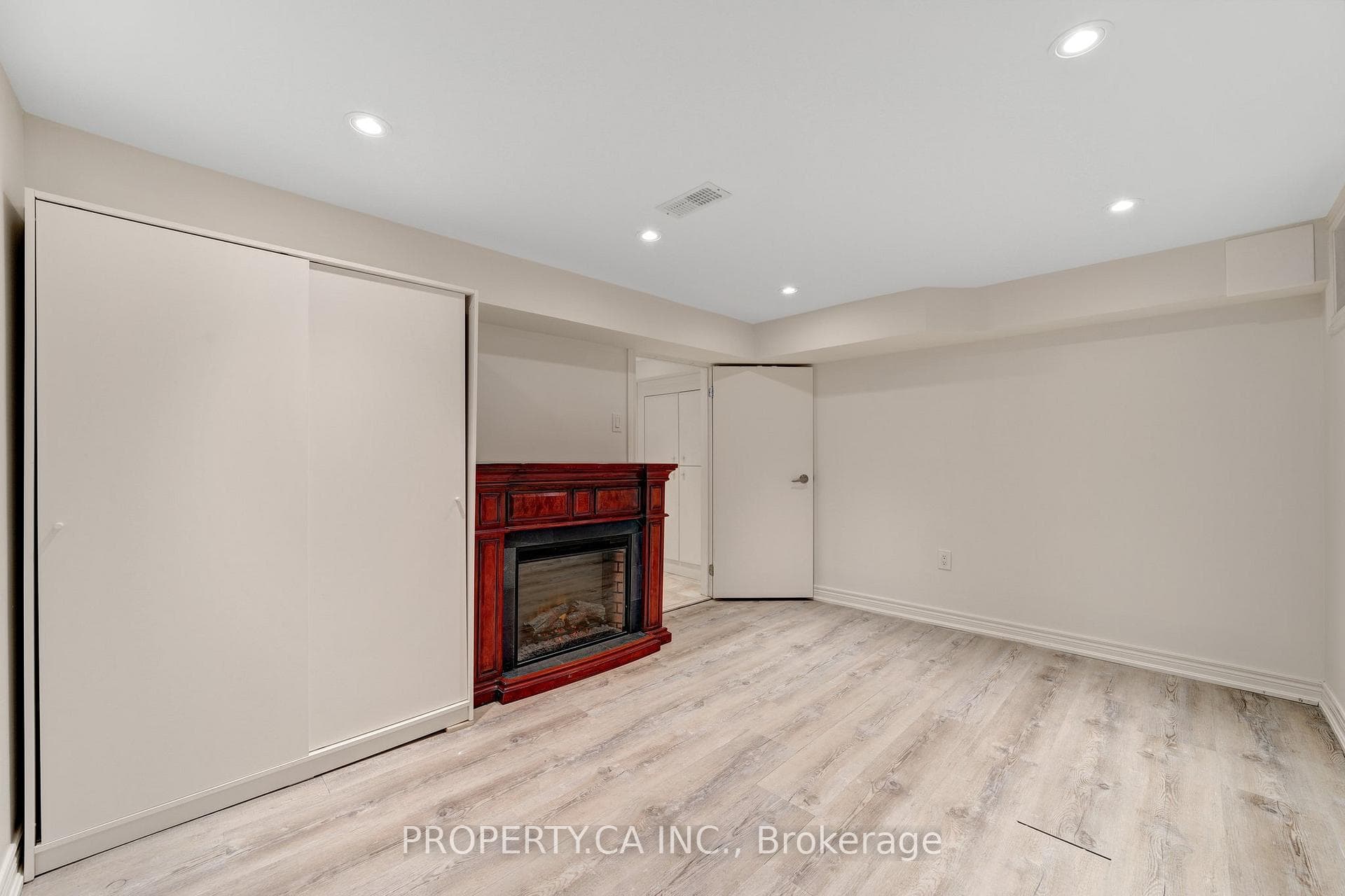493 Winnette Avenue Unit Lower photo 4