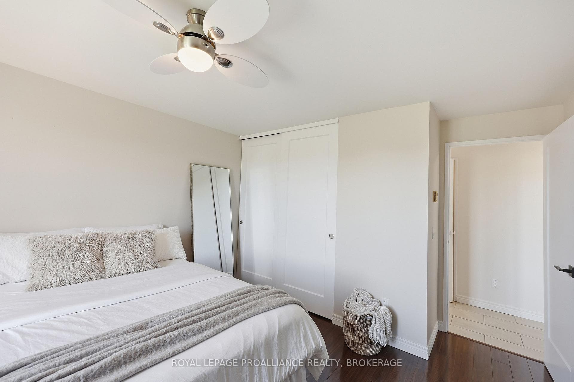 358 Queen Mary Road Unit 609 photo 26