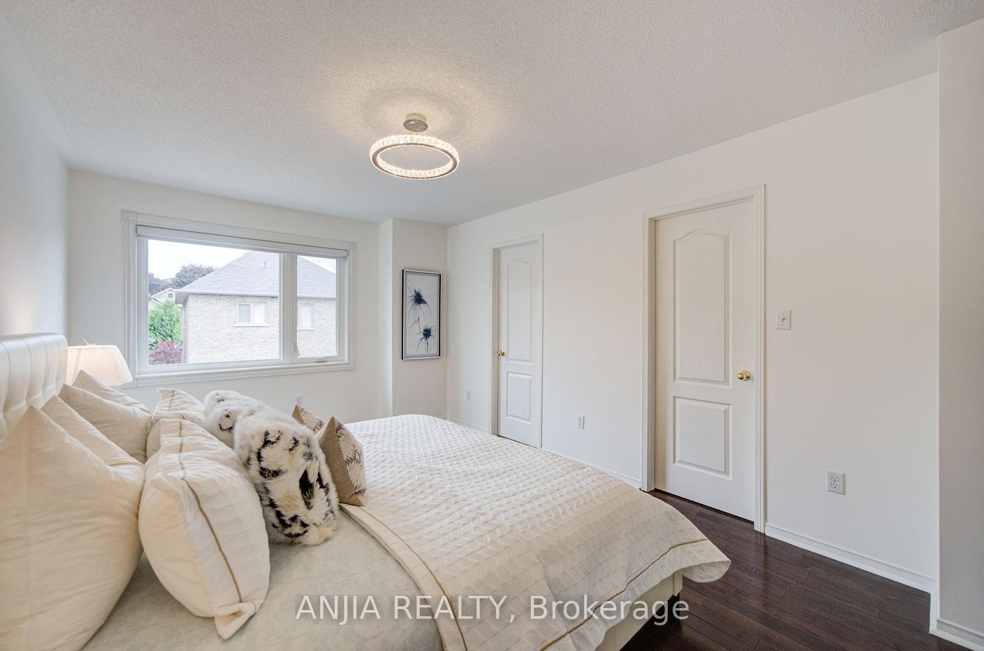 106 Vera Lynn Crescent photo 27
