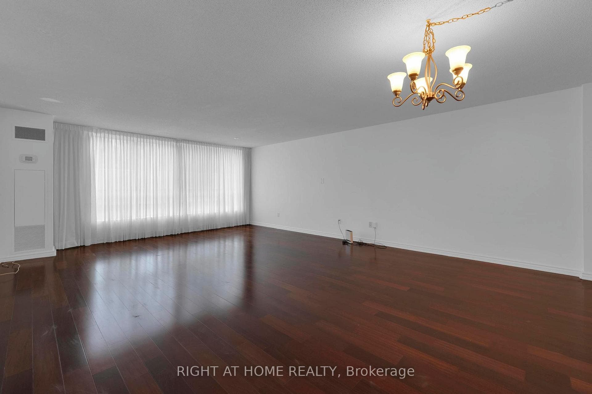 3650 Kaneff Crescent Unit 205 photo 20