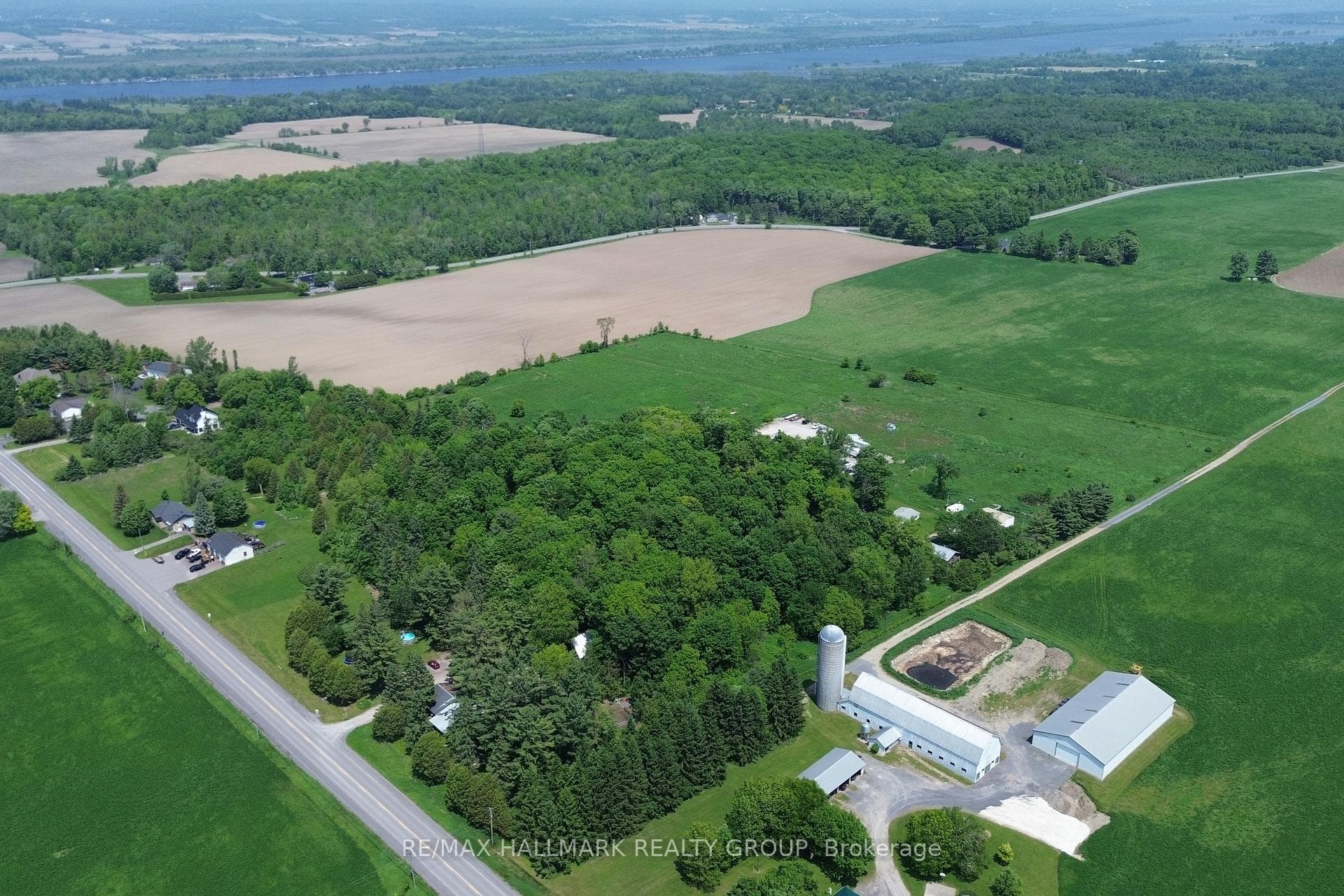 1675 Dunning Road photo 3