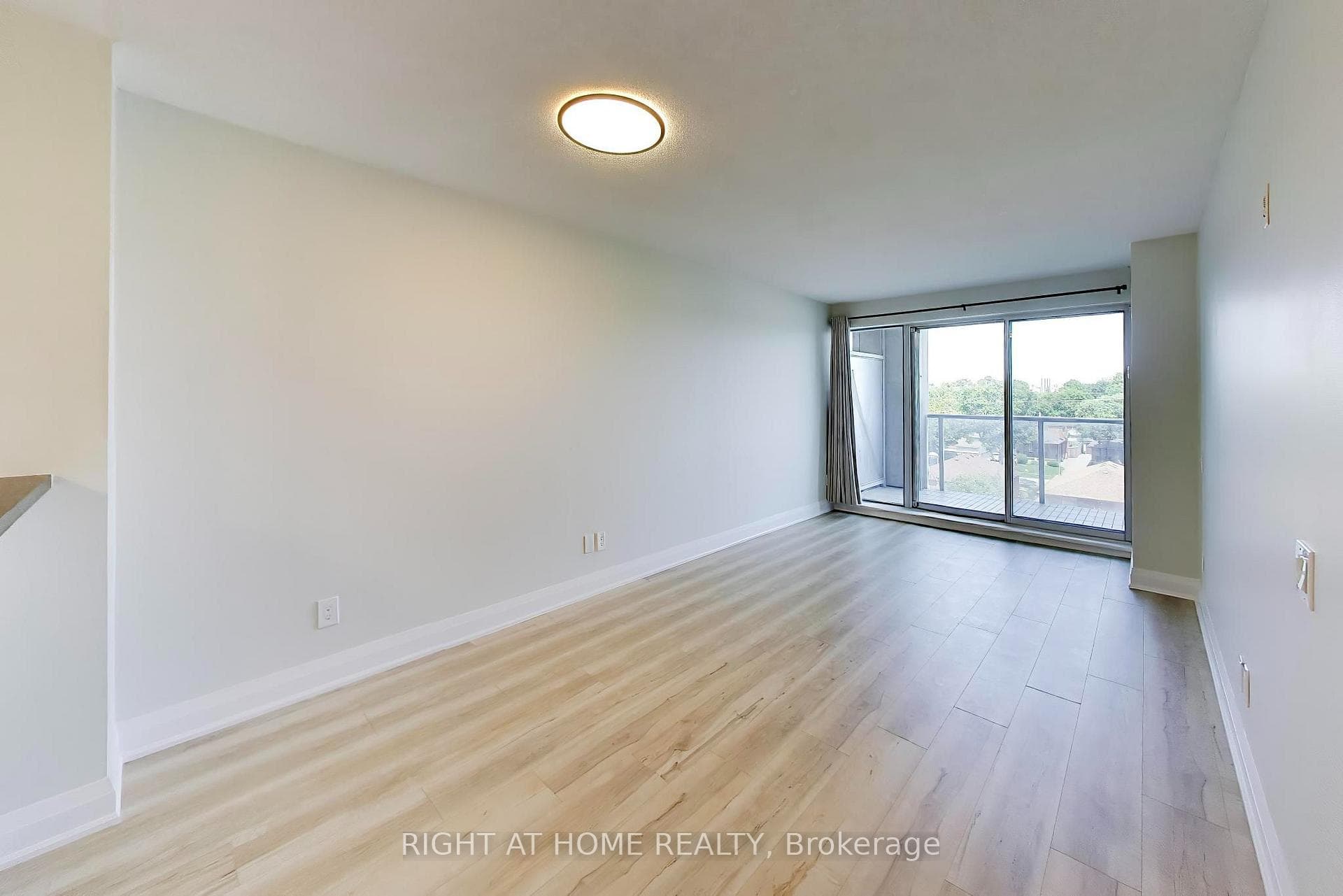 1040 The Queensway N/A Unit 407 photo 10