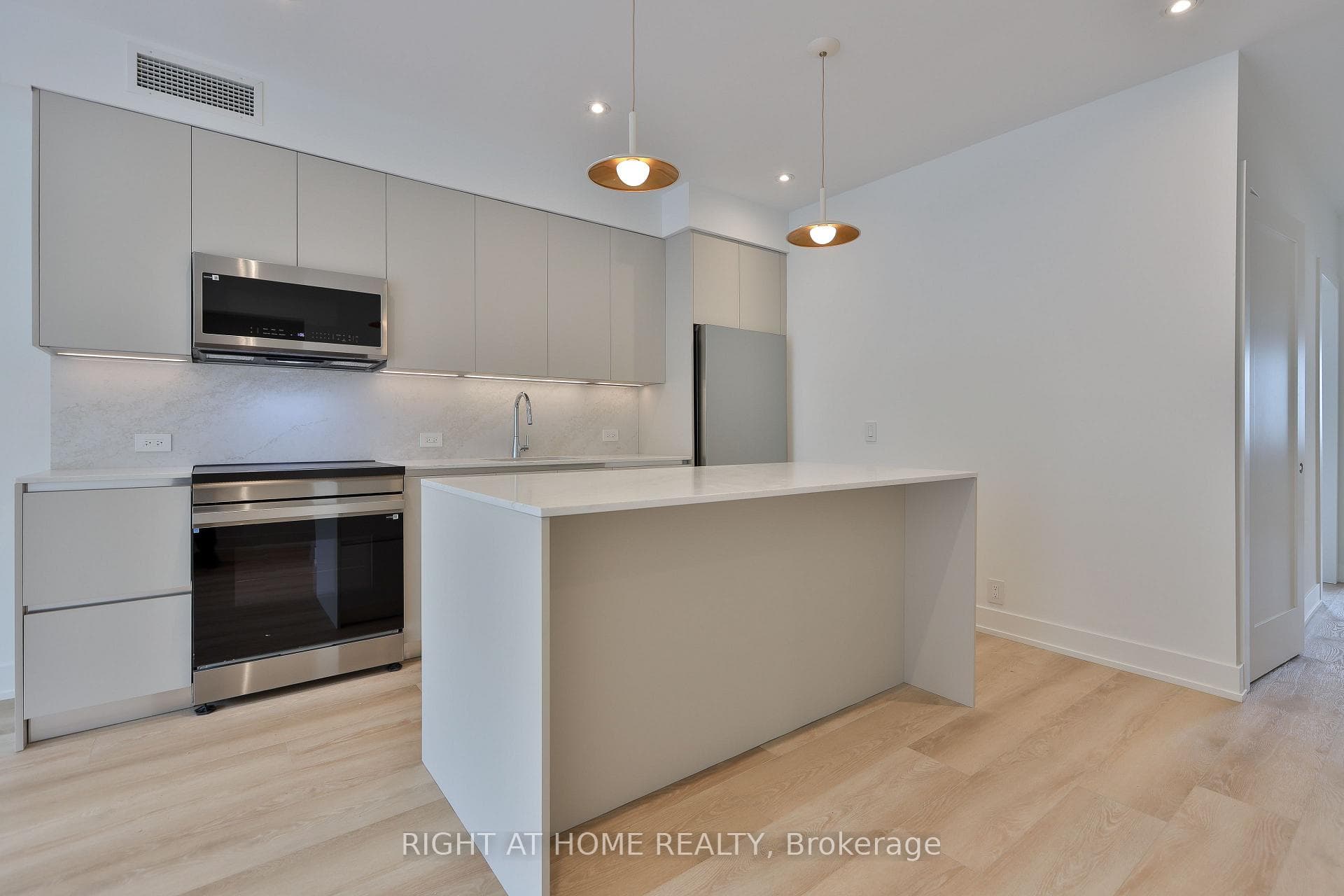 266 Indian Grove Unit 2 photo 1