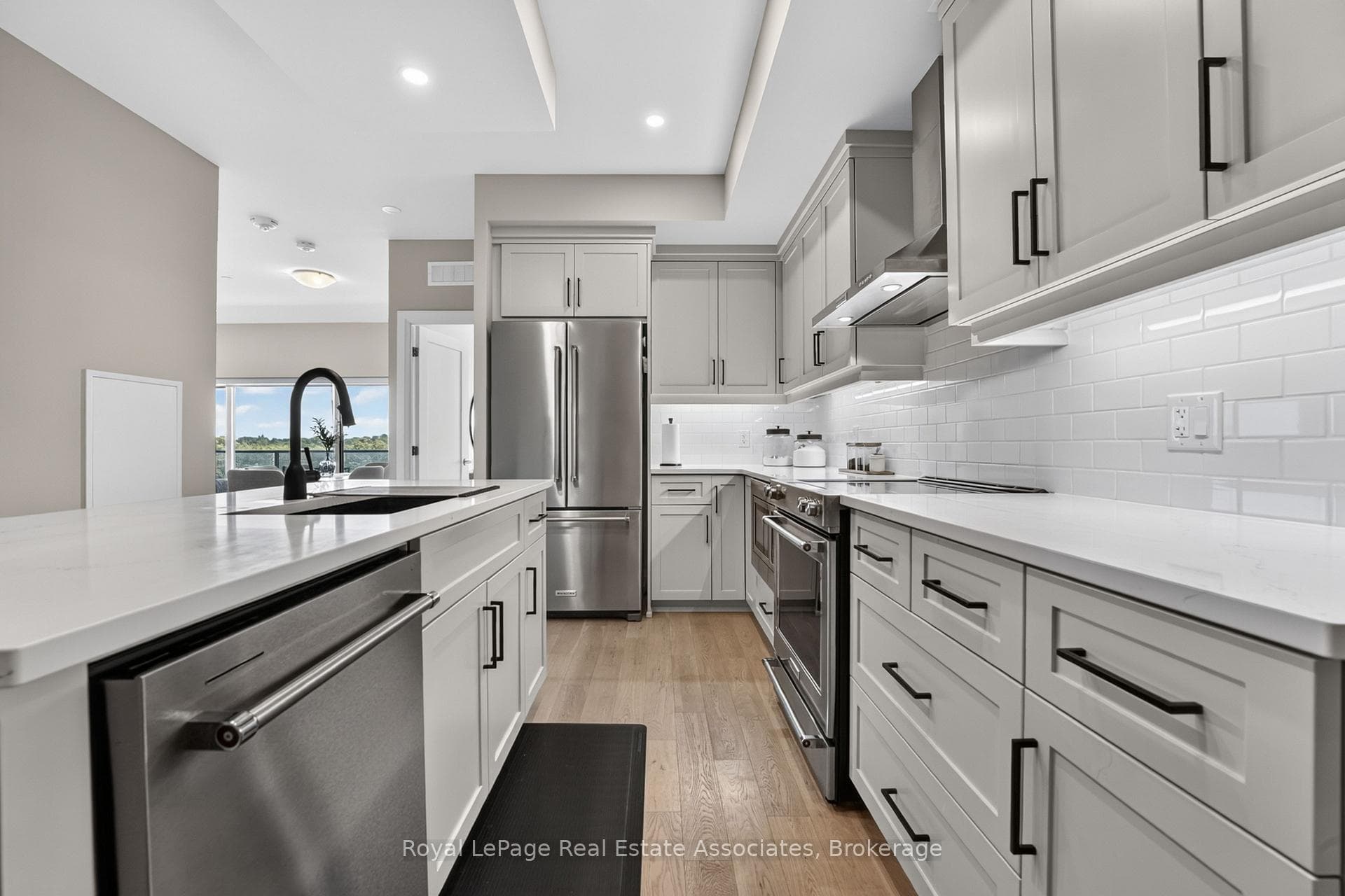 71 Wyndham Street Unit 612 photo 8