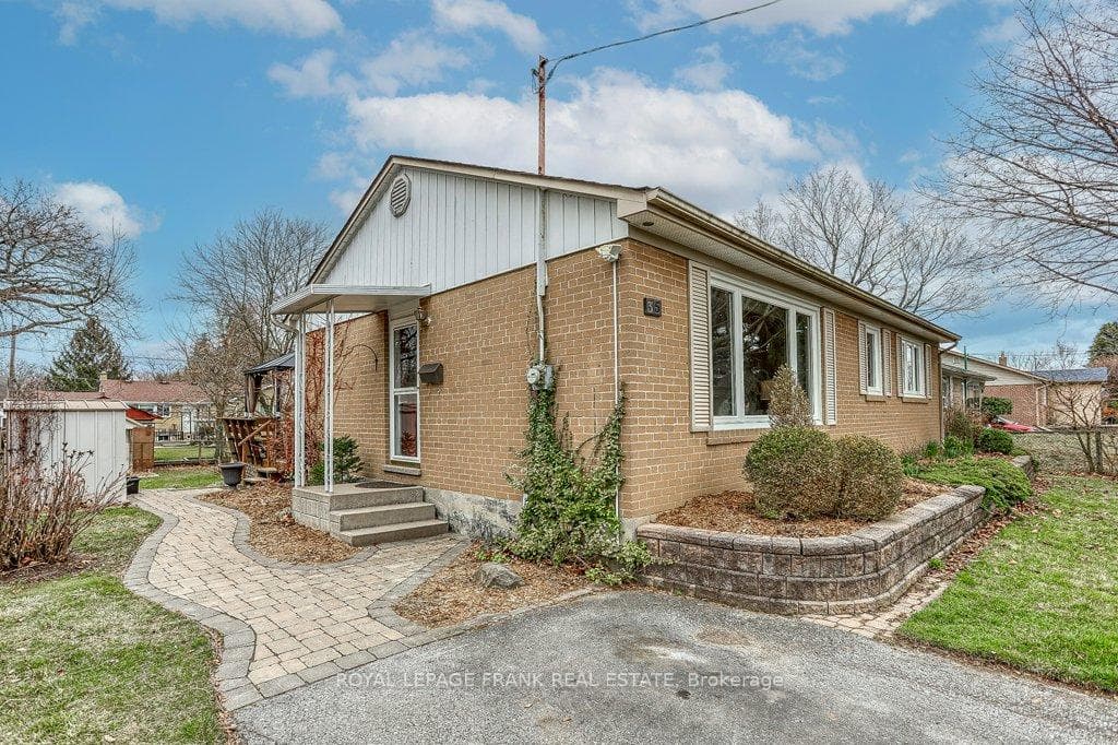 35 Georgina Drive photo 3