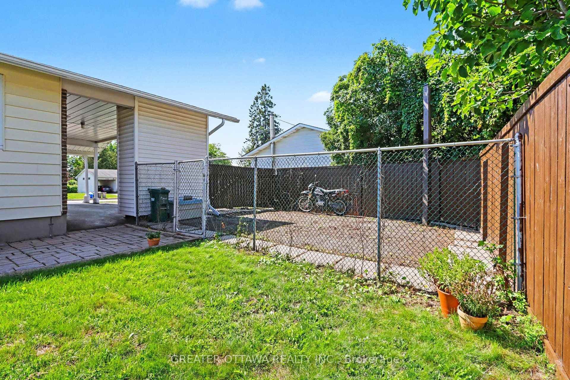 The fully fenced pen area separate from the yard