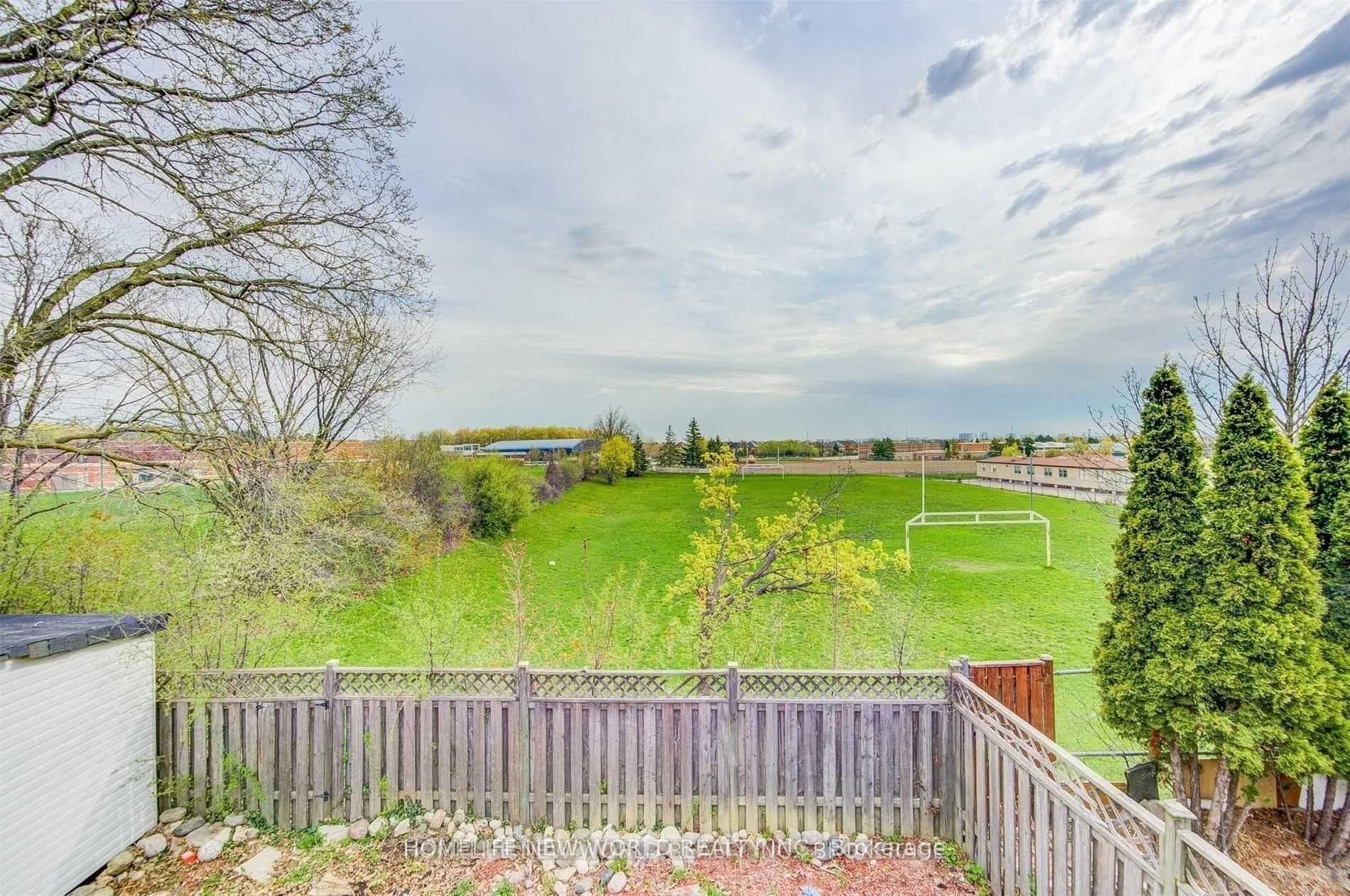 5295 Thornwood Drive Unit Upper photo 17