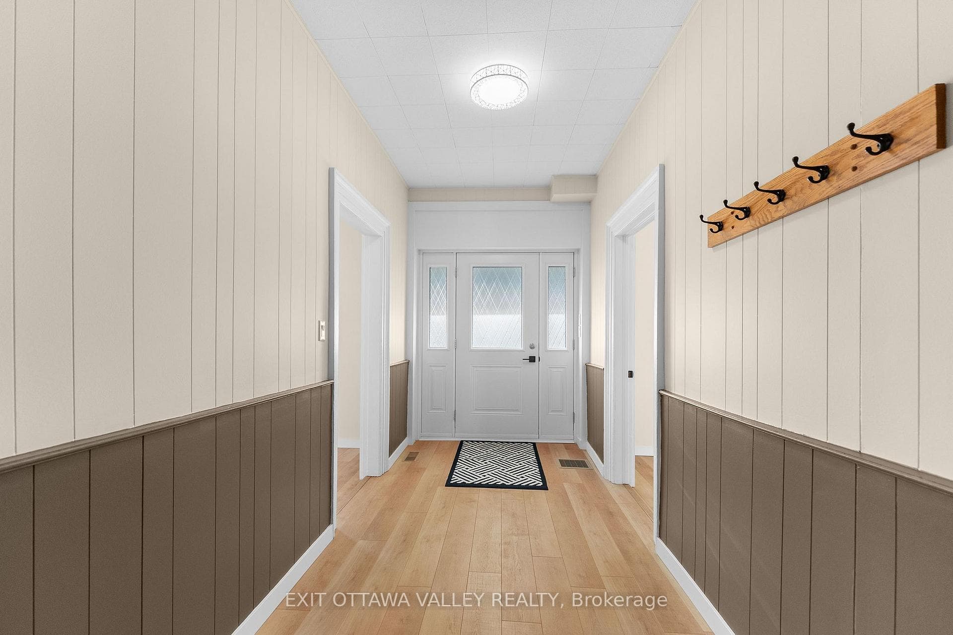 164 Maple Avenue photo 4