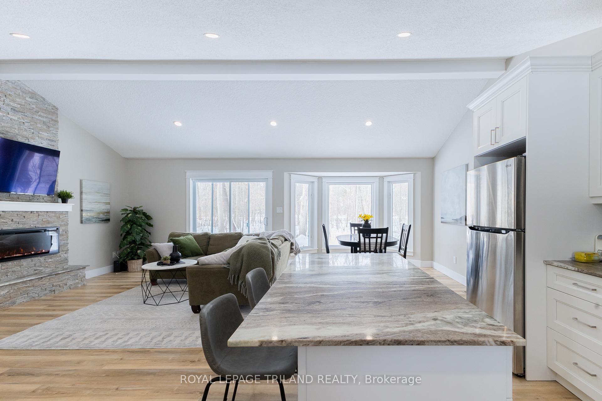 Let's get into this brand new kitchen!