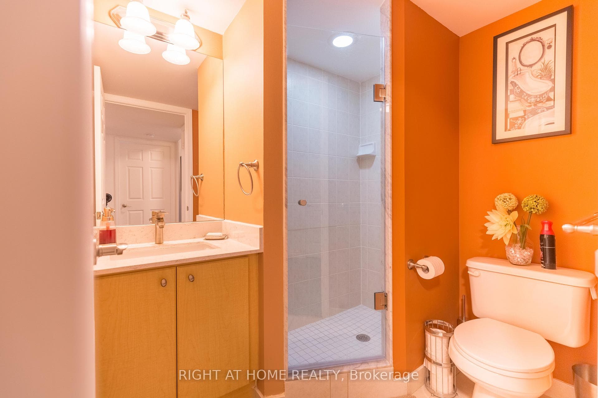 30 Grand Trunk Crescent Unit 506 photo 4