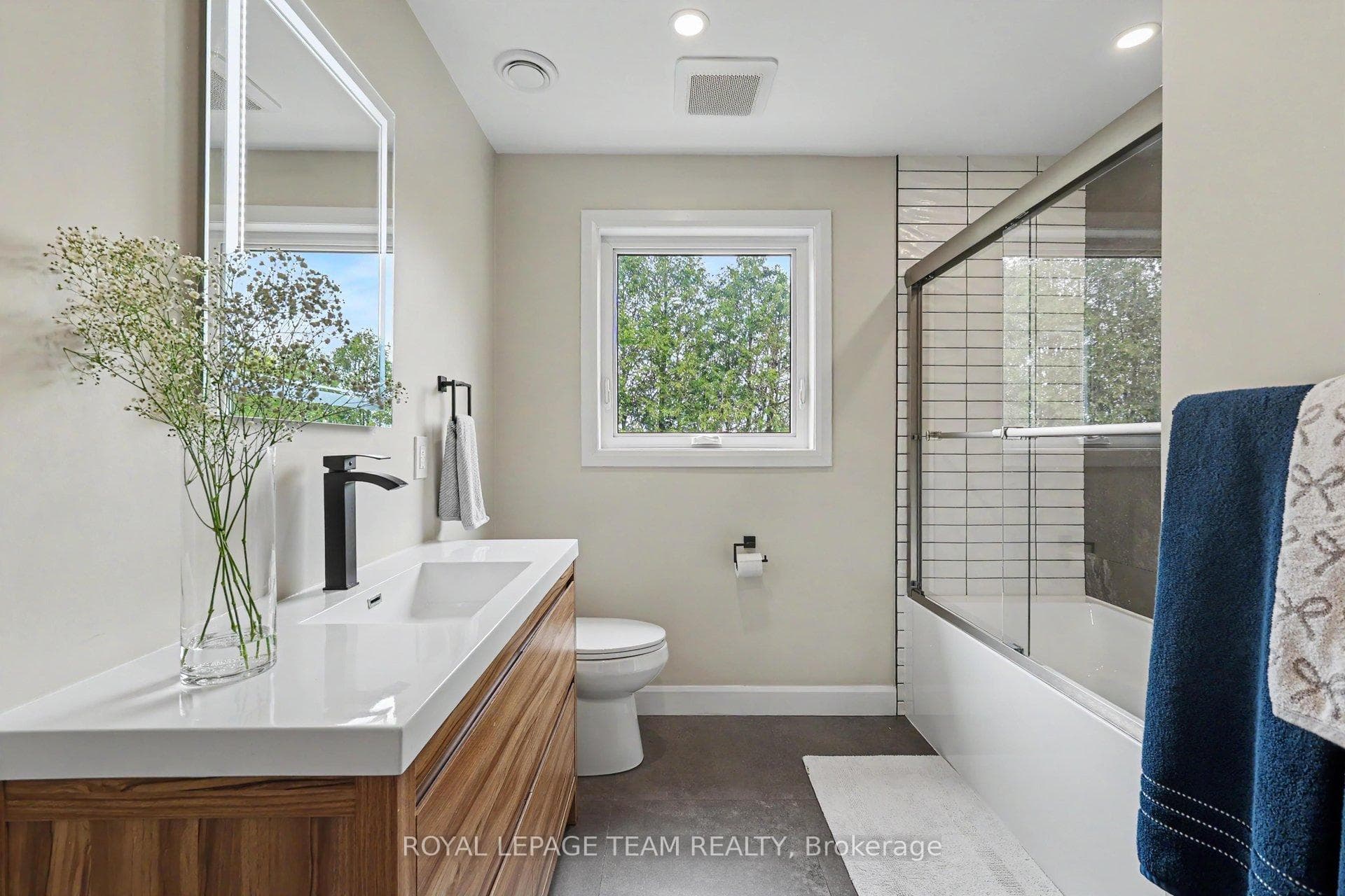 8471 Marionville Road photo 28