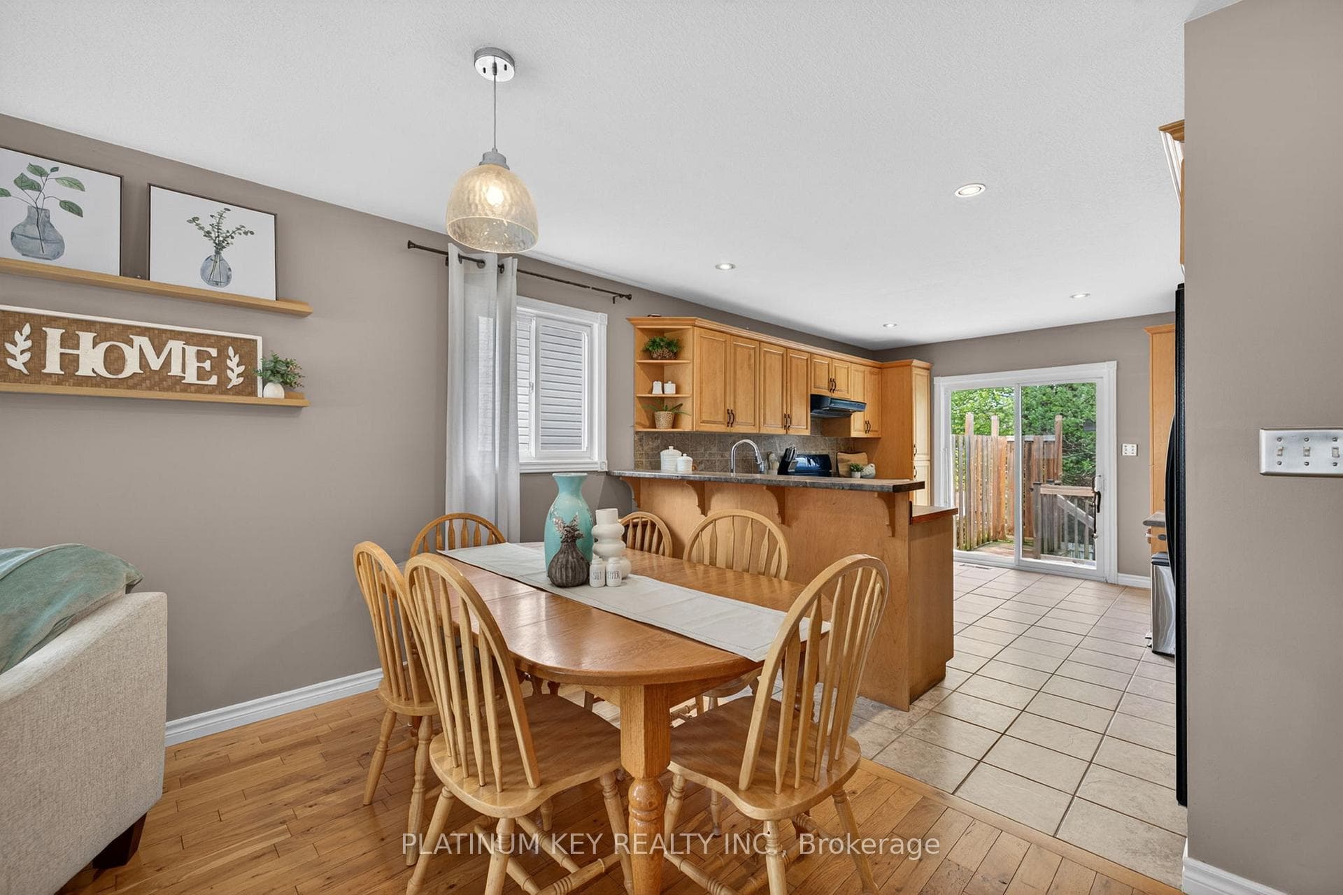 6 Juniper Crescent photo 9