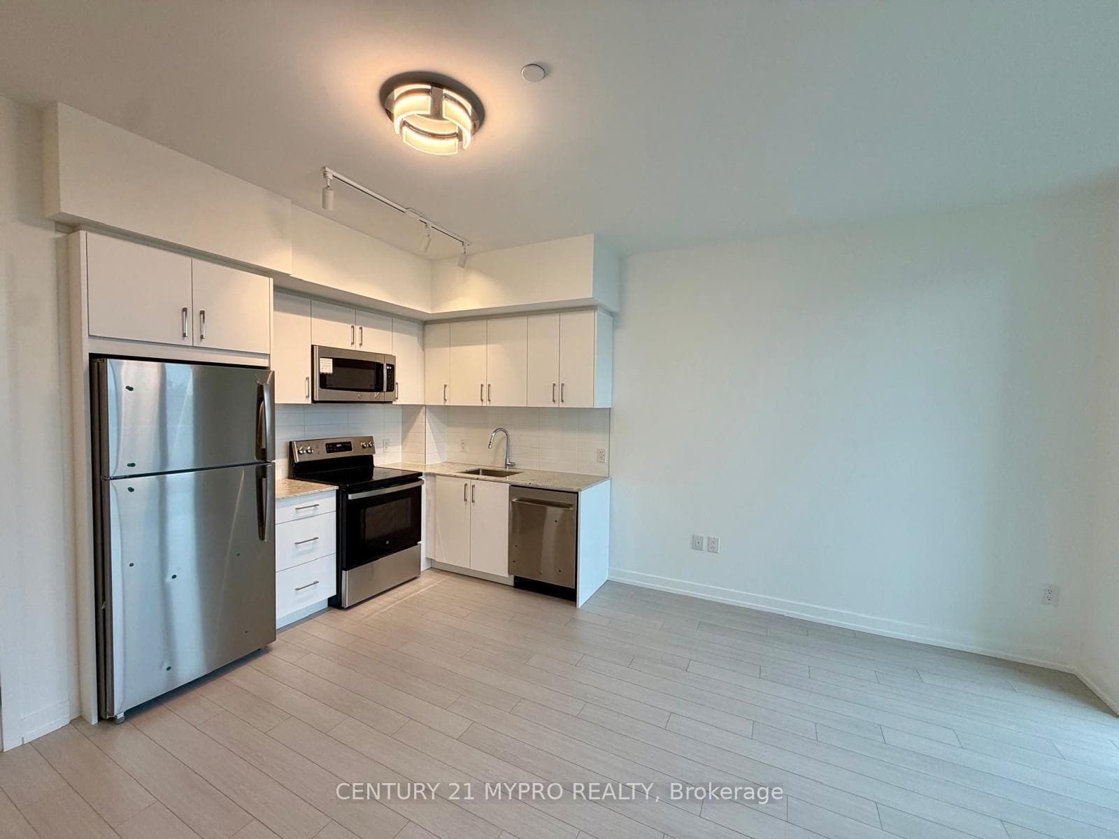 4010 Eglinton Avenue Unit 703 photo 1