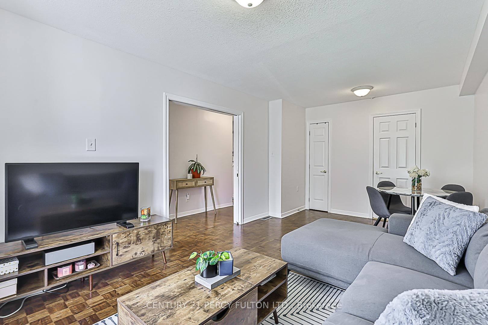 97 Baif Boulevard photo 8