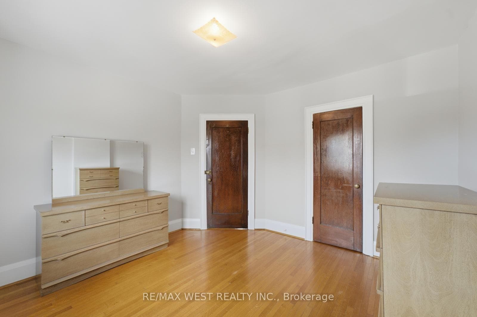 280 Westmount Avenue photo 26