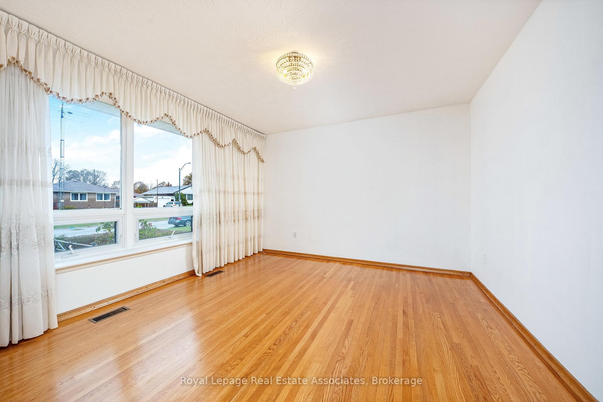 102 Longfield Road photo 8