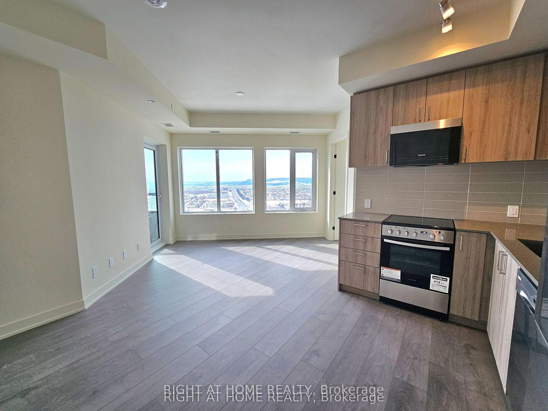 8020 Derry Road Unit 2109 photo 15