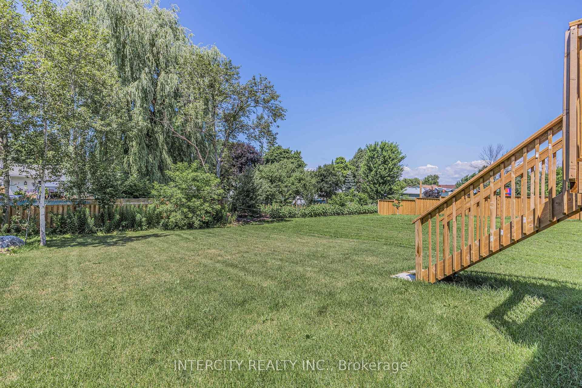 341 Quebec Street photo 35