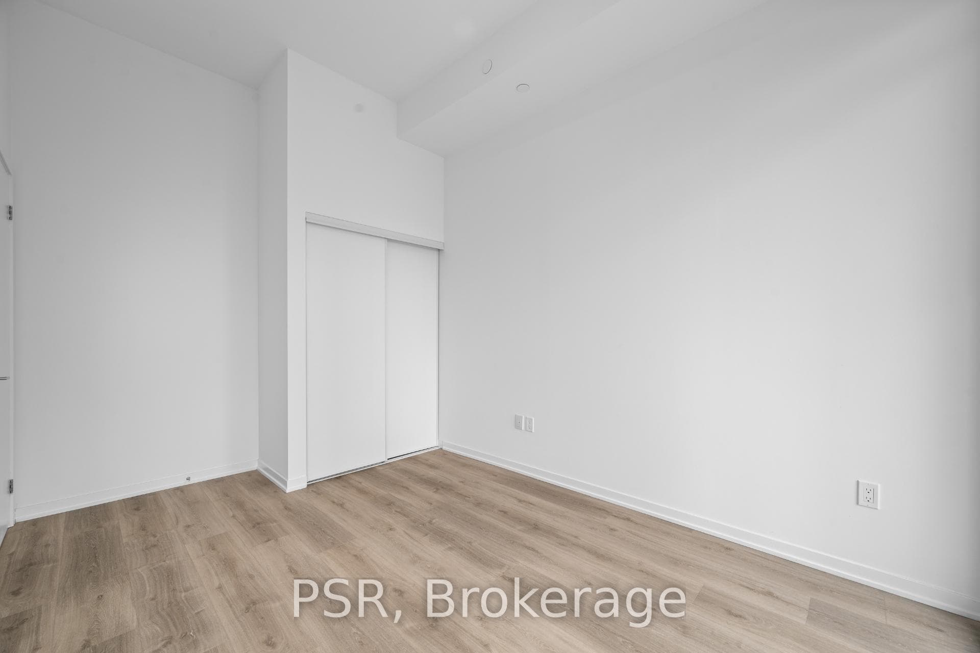 101 Roehampton Avenue Unit 1909 photo 8