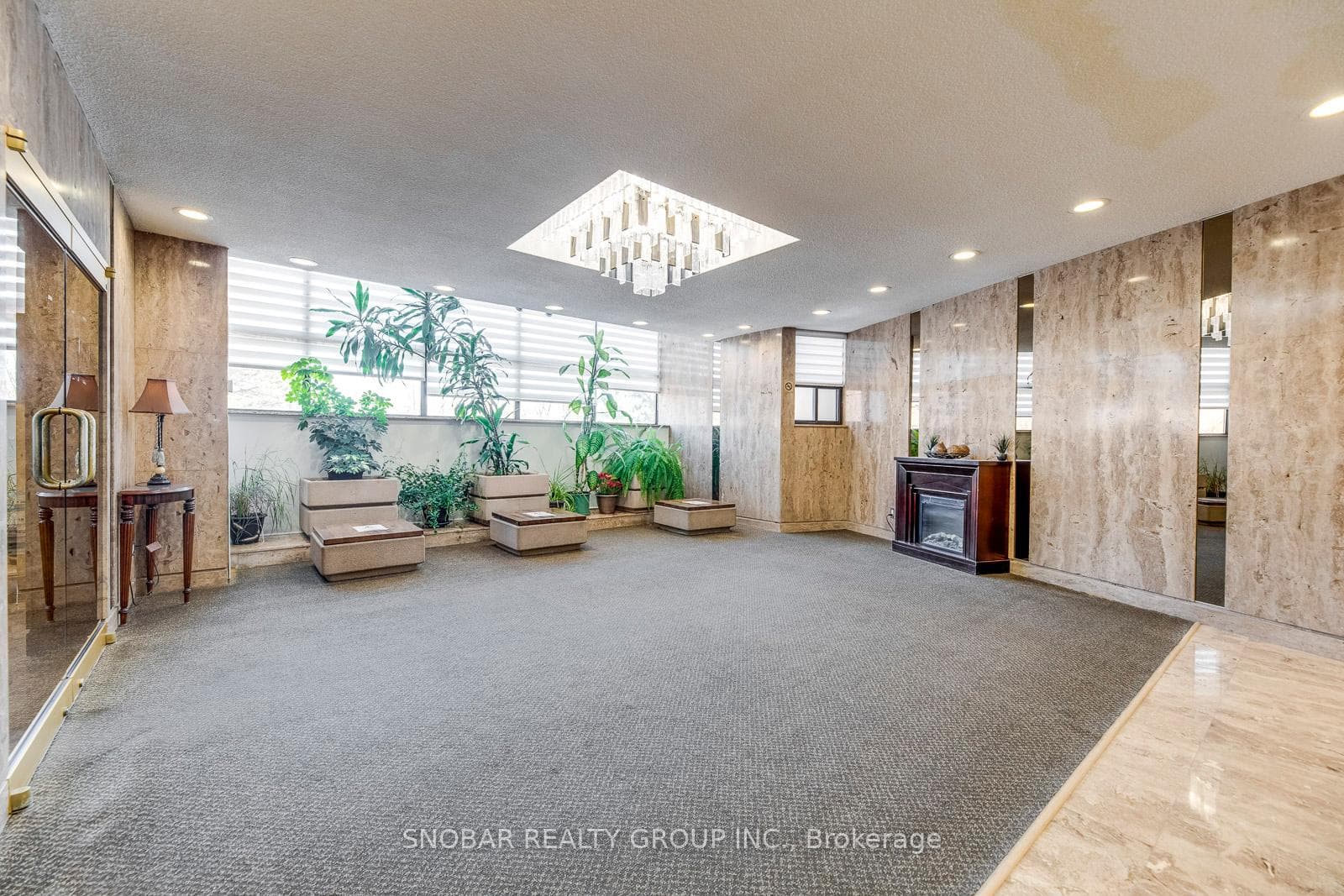 11 Wincott Drive Unit 810 photo 20