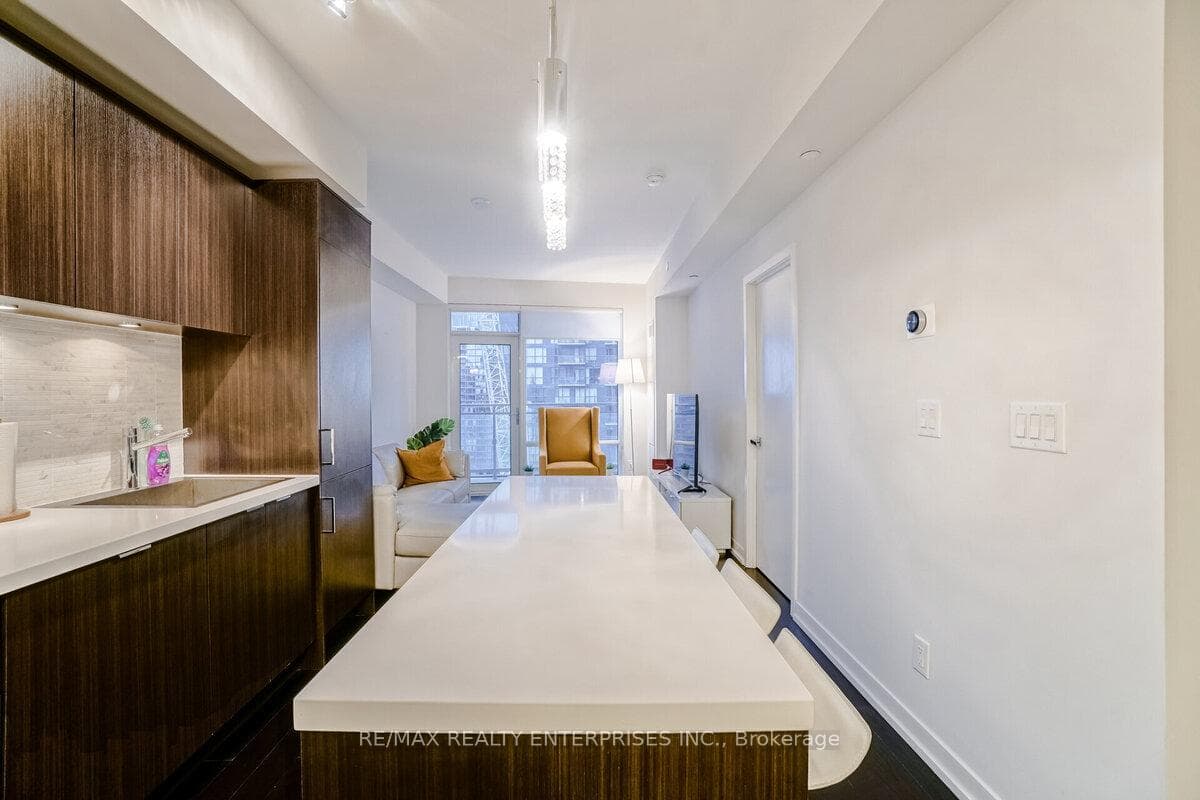 21 Widmer Street Unit 2612 photo 6