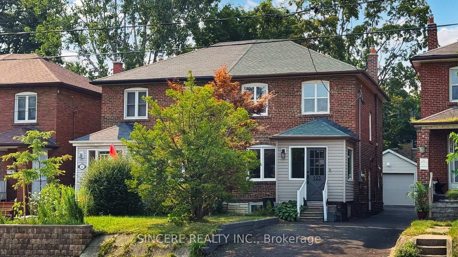 123 Lawrence Avenue photo 1