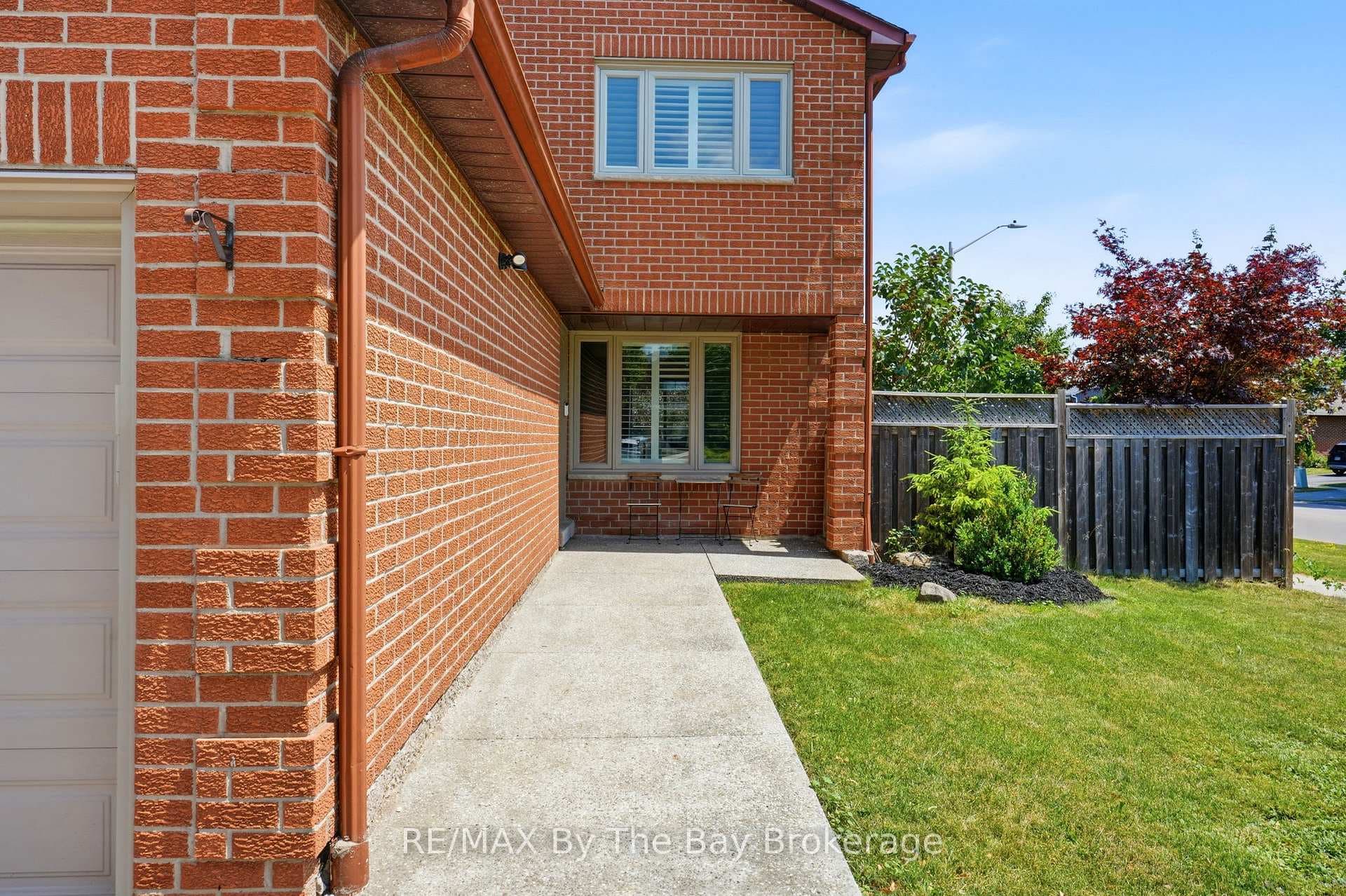 291 Woodlawn Crescent photo 3