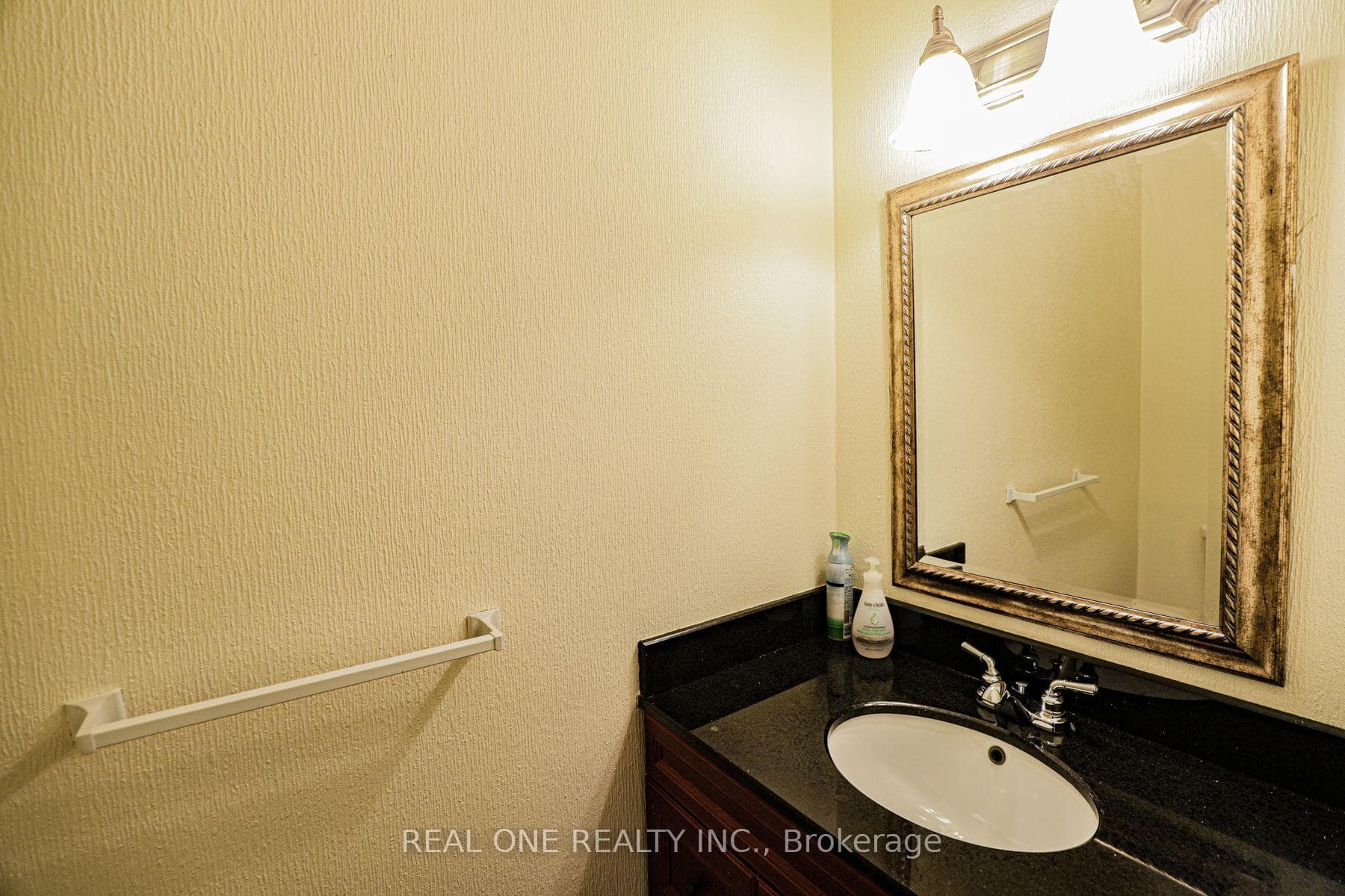 19 Lynden Circle photo 28