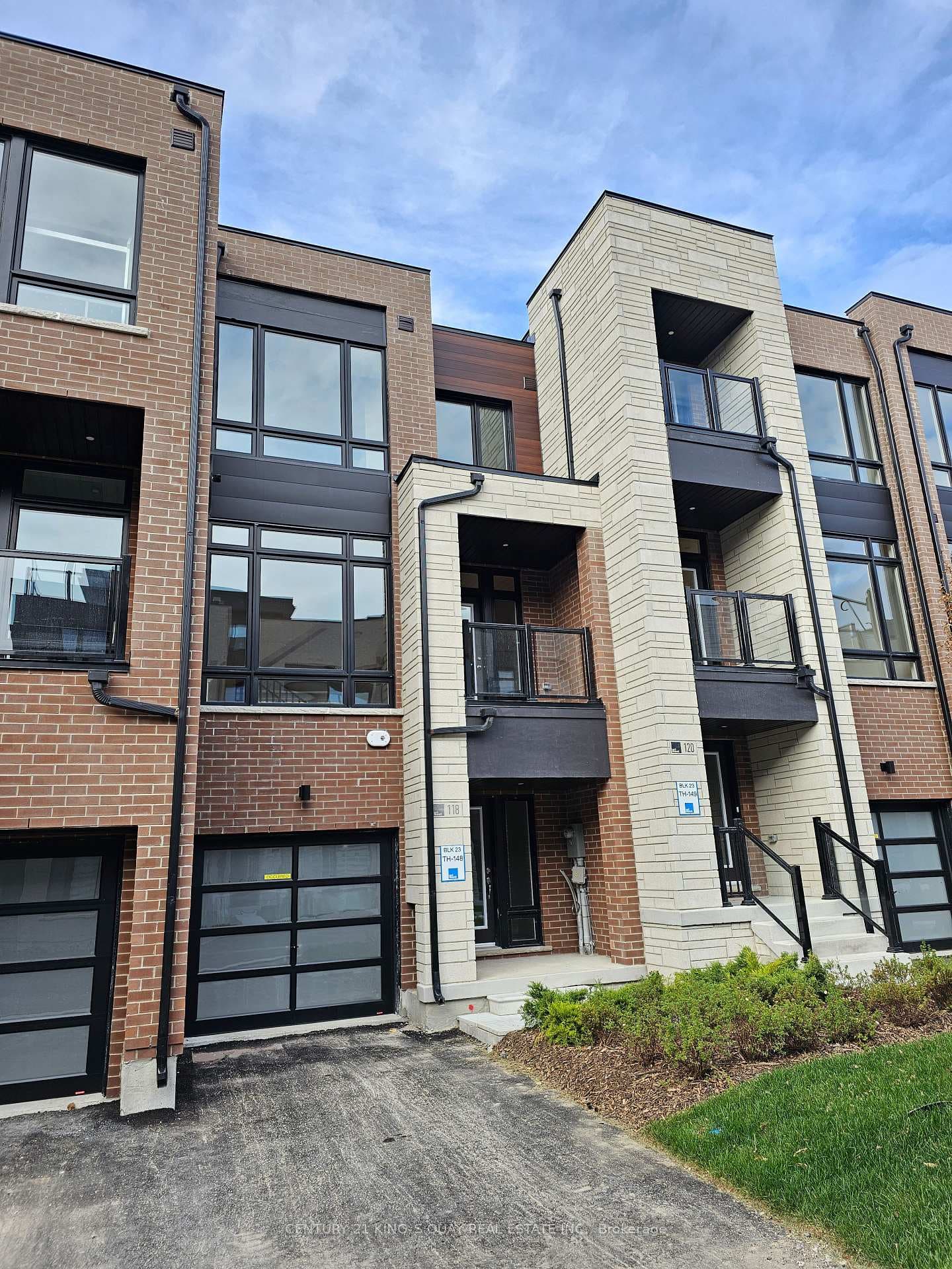 118 Credit Lane photo 1