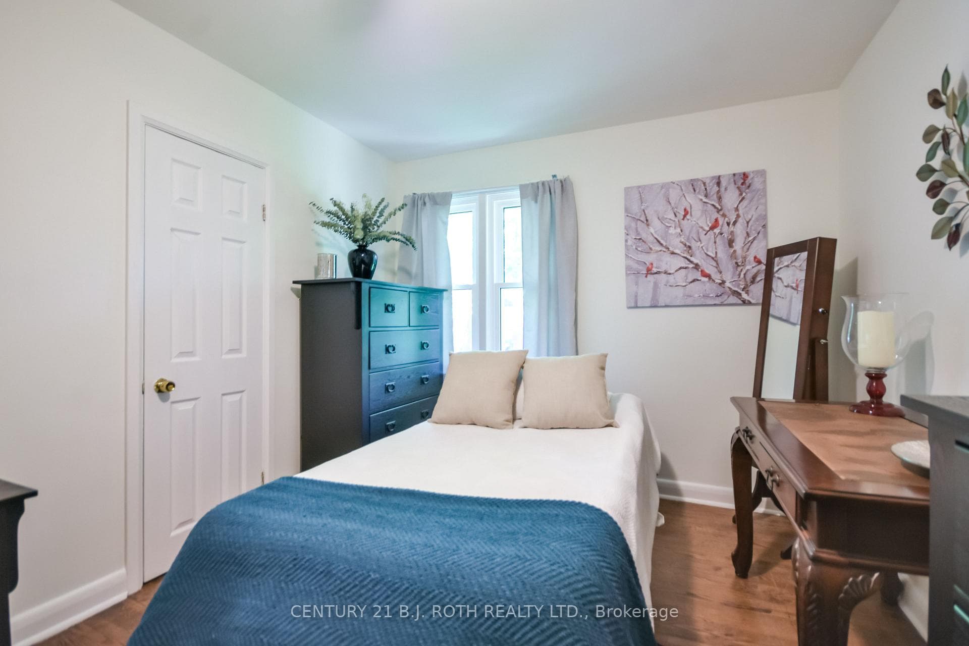 223 Wellington Street photo 17