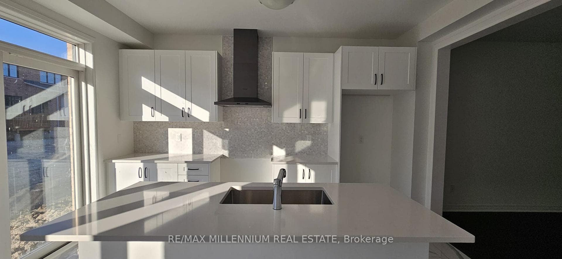 12 Deer Ridge Crescent photo 3