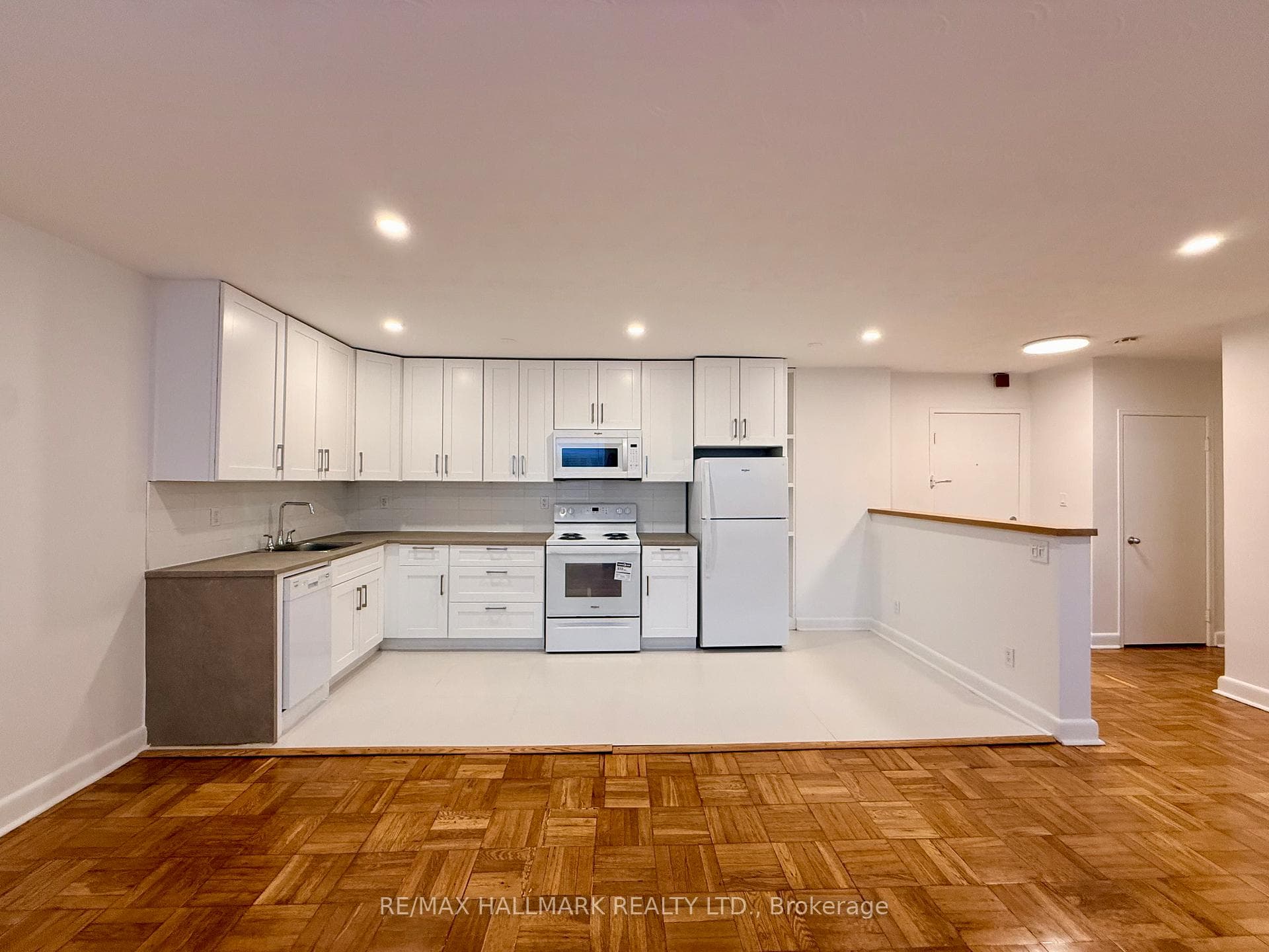 57 Rawlinson Avenue Unit 6 photo 4