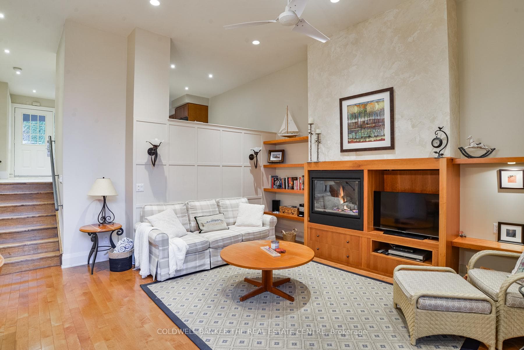 Gas Fireplace, High ceilings