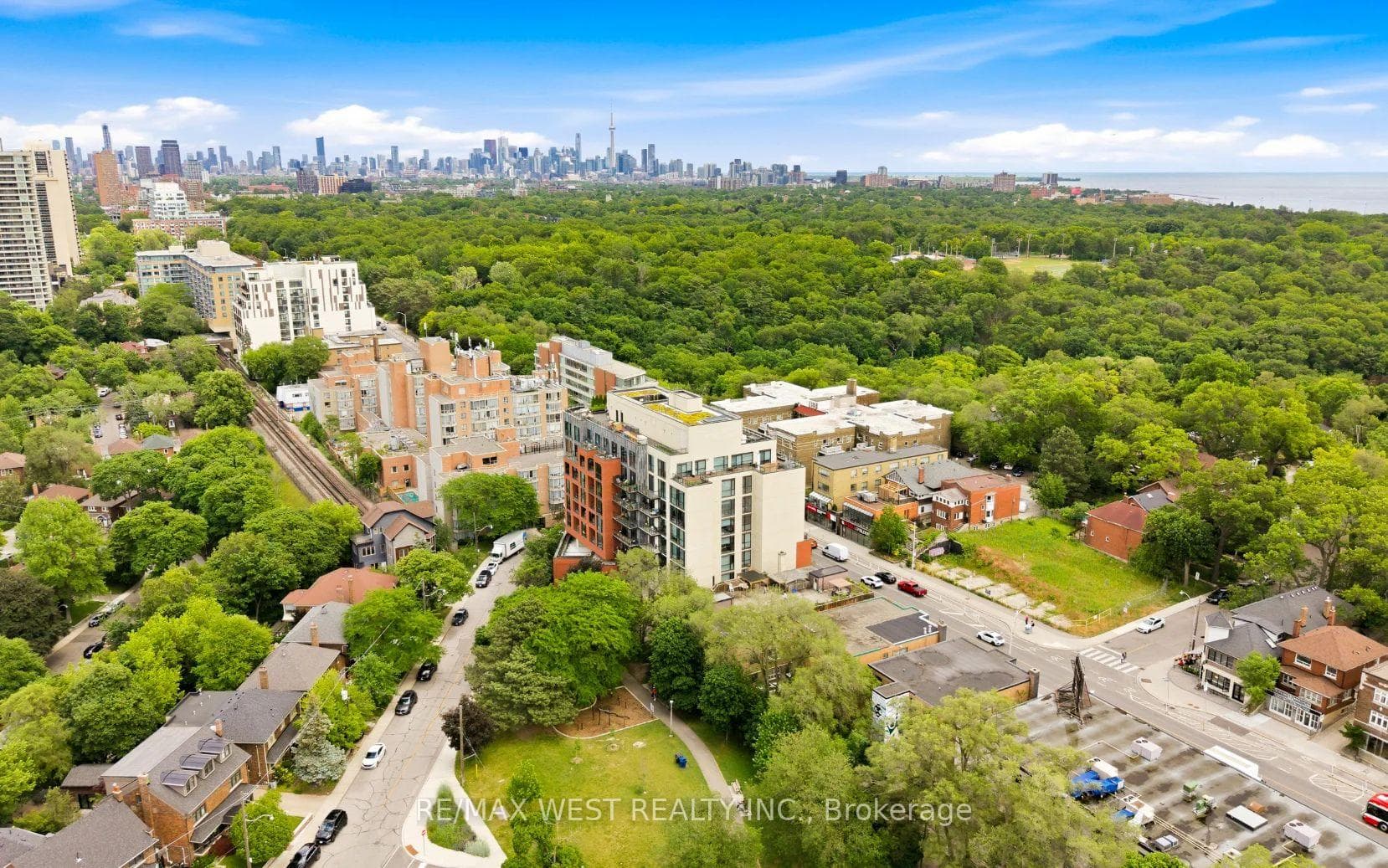 2118 Bloor Street Unit 709 photo 21